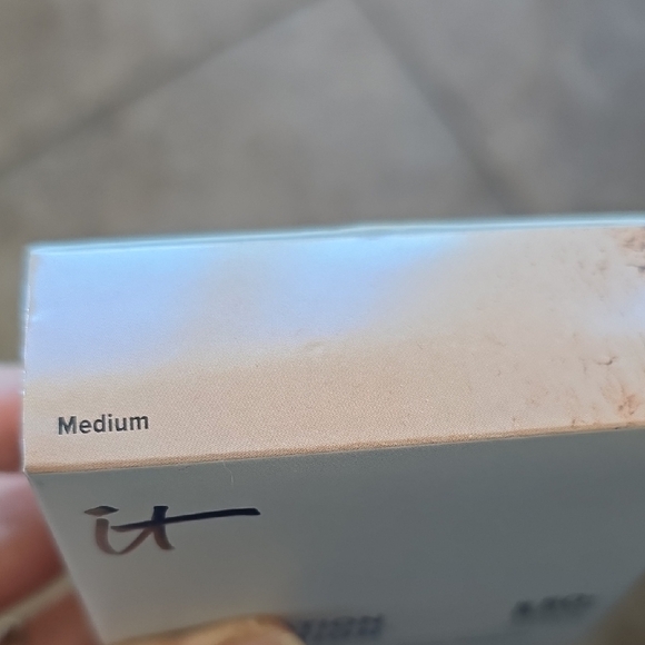 IT Cosmetics Celebration Foundation SPF 50+ - Shade Medium. NIB - Picture 3 of 5